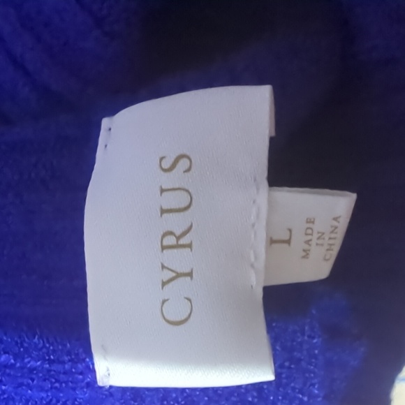 CYRUS Sweater - Picture 9 of 9